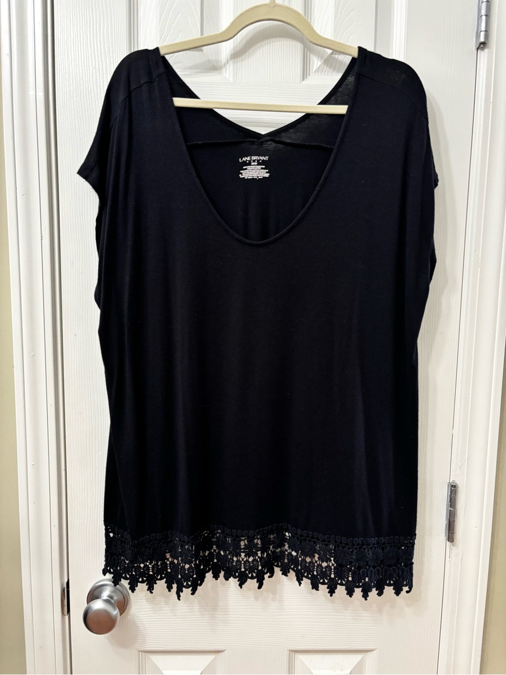 Lane Bryant Plus 18/20 Black Scoop Neck Lace Hem Cap Sleeve Top - Picture 2 of 6